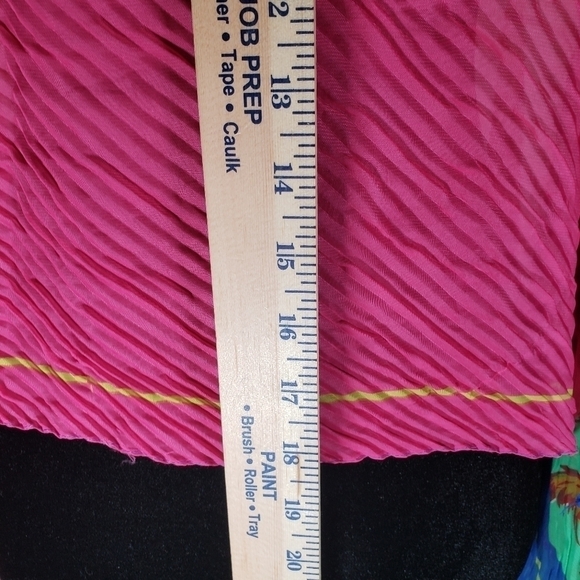 Beautiful Pink Hawaiian Off the Shoulder Pearl Button Overlaying Wrap - Picture 4 of 8